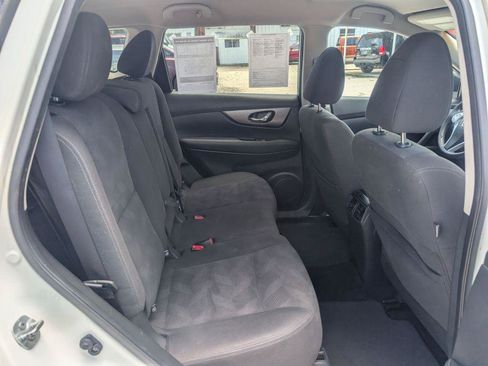 Used 2016 Nissan Rogue SV w/ SV Premium Package FWD image 12