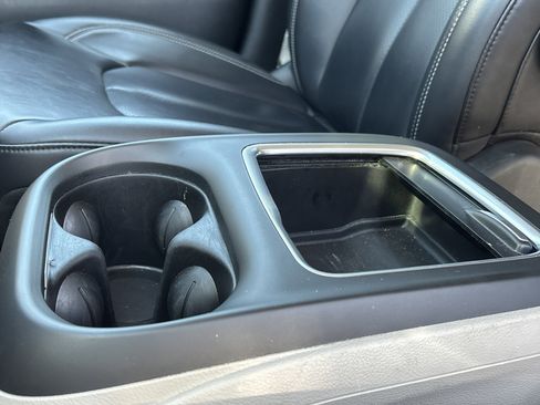 Used 2023 Chrysler Pacifica Touring-L FWD image 26
