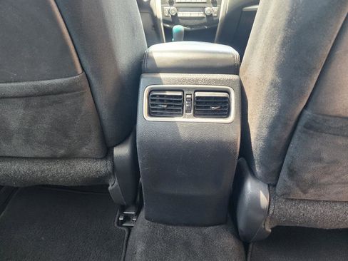Used 2015 Nissan Altima 2.5 SV w/ Convenience Package FWD image 9