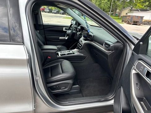 Used 2023 Ford Explorer XLT w/ Equipment Group 202A AWD/4WD image 5