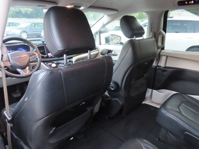 Used 2021 Chrysler Pacifica Touring-L FWD image 16