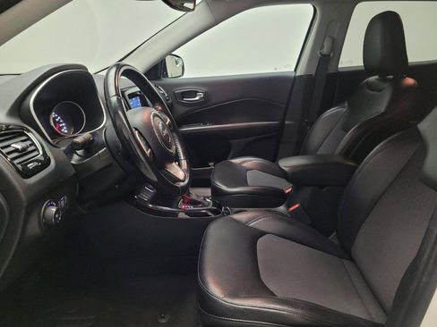 Used 2018 Jeep Compass Latitude w/ Popular Equipment Group FWD image 17