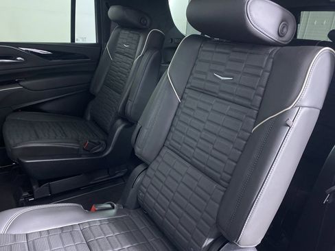 Used 2023 Cadillac Escalade ESV V AWD/4WD image 15