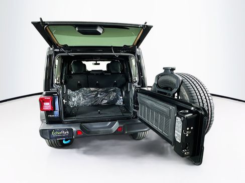 Used 2023 Jeep Wrangler Unlimited Sahara w/ Cold Weather Group AWD/4WD image 27