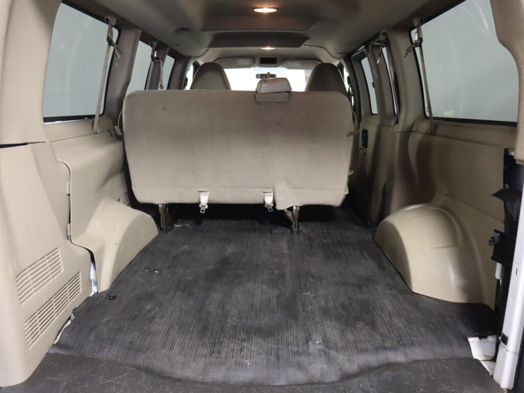 Used 2010 Chevrolet Express 1500 LS RWD image 23