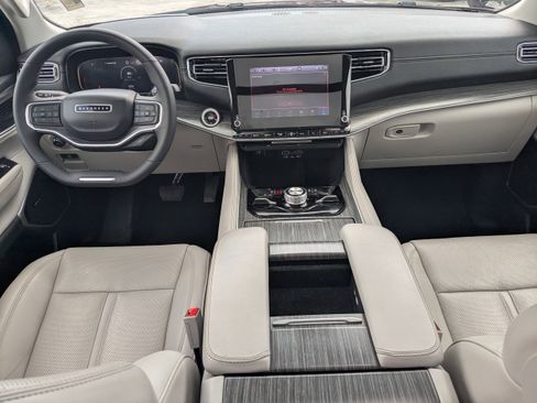 Used 2024 Jeep Wagoneer L Series II w/ Convenience Group I AWD/4WD image 17