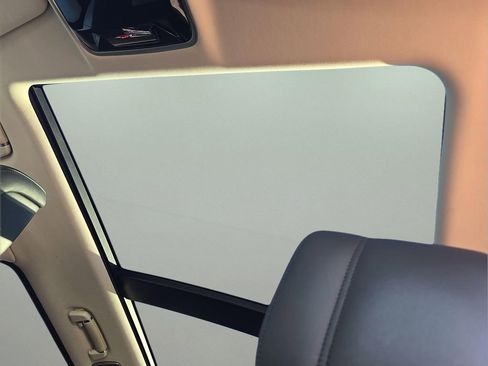 Used 2018 Land Rover Range Rover HSE image 14