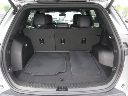 Used 2025 Chevrolet Equinox LT w/ Convenience Package II FWD image 17