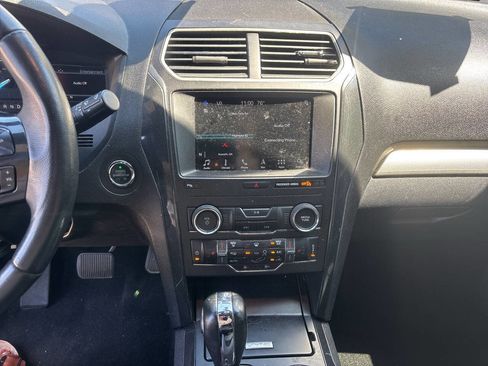 Used 2019 Ford Explorer XLT w/ Equipment Group 202A FWD image 12