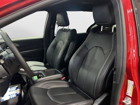 New 2026 Chrysler Pacifica Select FWD image 2