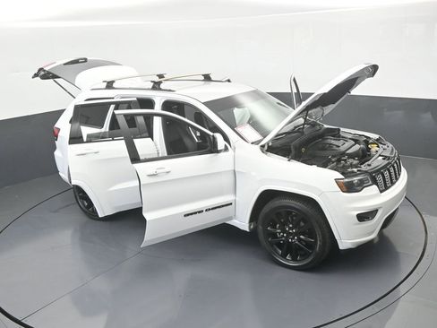 Used 2018 Jeep Grand Cherokee Altitude image 65