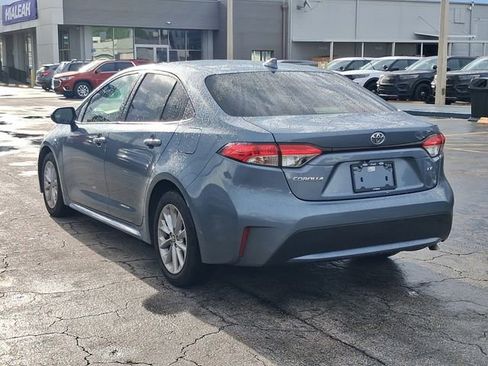 Used 2021 Toyota Corolla LE w/ LE Convenience Package FWD image 3