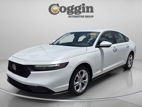 Certified 2025 Honda Accord LX image 1