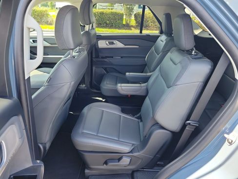 Certified 2025 Ford Explorer Active w/ Active Comfort Package AWD/4WD image 12