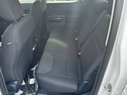 New 2025 Ford Maverick XL image 21
