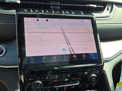 New 2025 Jeep Grand Cherokee Limited w/ MOPAR Finishing Package image 30