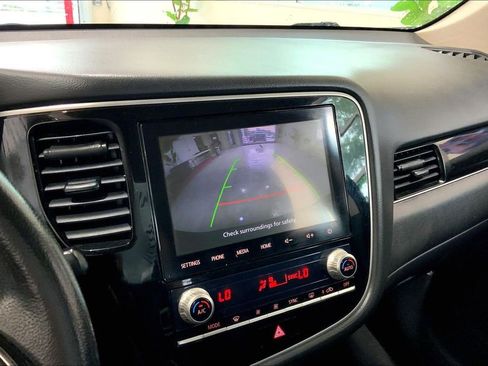 Used 2020 Mitsubishi Outlander SE FWD image 11