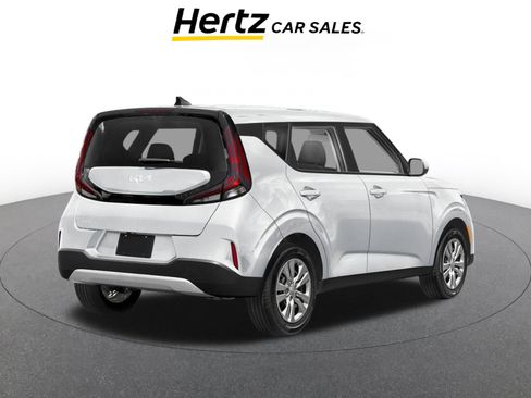 Used 2025 Kia Soul LX w/ LX Technology Package FWD image 2