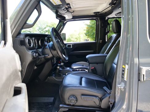 Used 2020 Jeep Gladiator Overland image 22