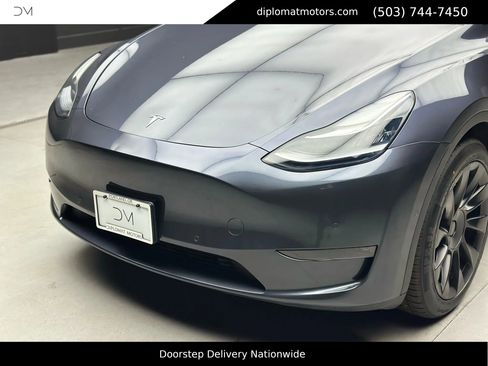 Used 2022 Tesla Model Y Long Range image 13