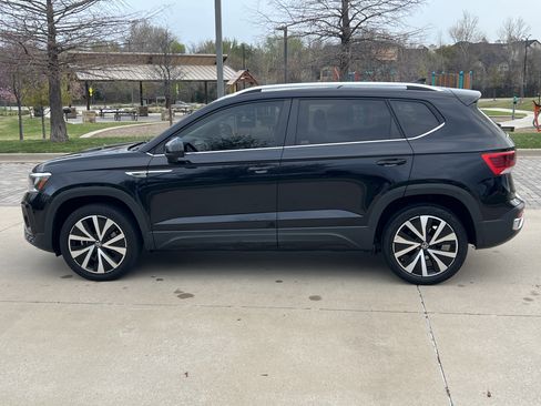 Certified 2023 Volkswagen Taos SE w/ Panoramic Sunroof Package image 7