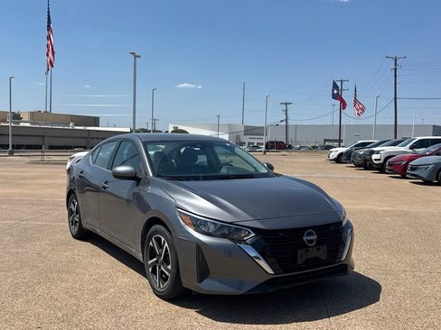 Certified 2025 Nissan Sentra SV FWD image 1