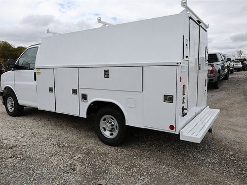 New 2025 Chevrolet Express 3500 w/ Power Convenience Package image 6