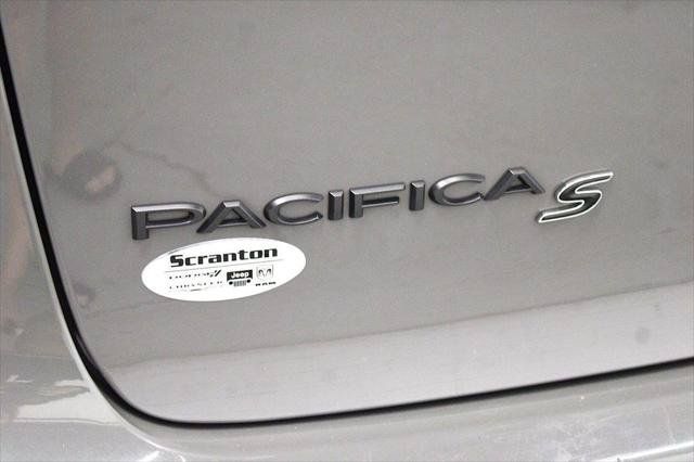 Certified 2025 Chrysler Pacifica Limited FWD image 47