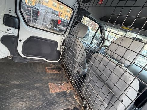 Used 2010 Ford Transit Connect XLT image 32