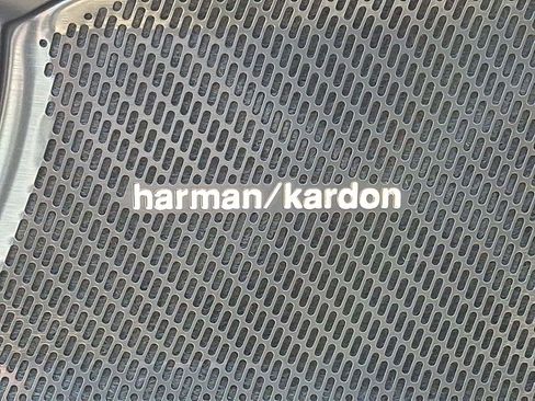 New 2026 Volvo XC40 B5 Ultra w/ Protection Package Premier image 18