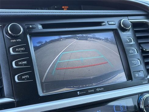 Used 2019 Toyota Highlander XLE image 19