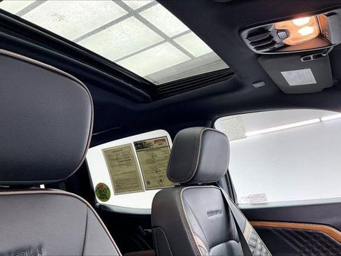 Used 2023 GMC Canyon Denali image 24