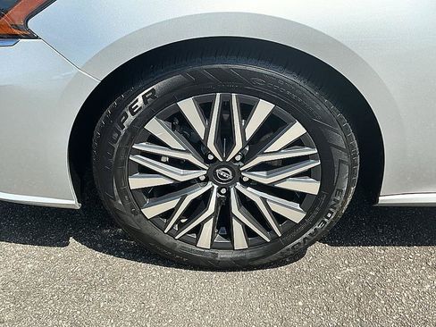 Certified 2024 Nissan Altima 2.5 SV FWD image 8