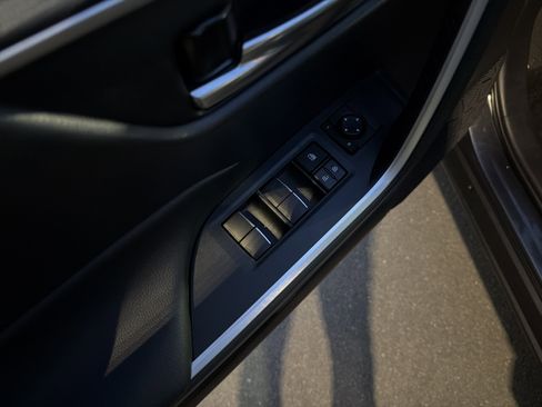 Used 2021 Toyota RAV4 XLE Premium image 10