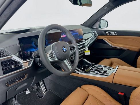 Used 2025 BMW X7 xDrive40i w/ M Sport Package image 9