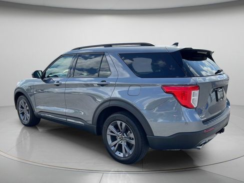 Used 2023 Ford Explorer XLT w/ Equipment Group 202A AWD/4WD image 5