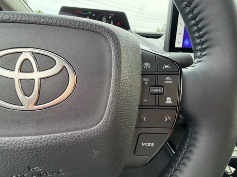 Used 2024 Toyota Prius XLE image 18