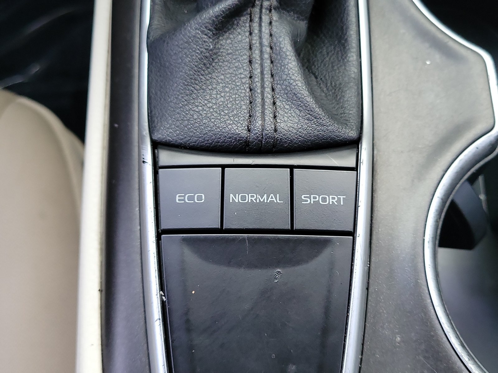Used 2022 Toyota Camry LE FWD image 20