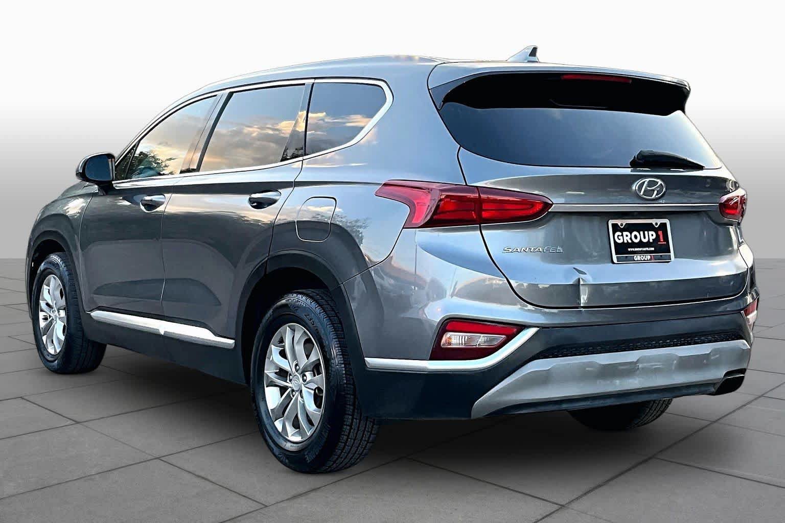 Used 2019 Hyundai Santa Fe SEL FWD image 12