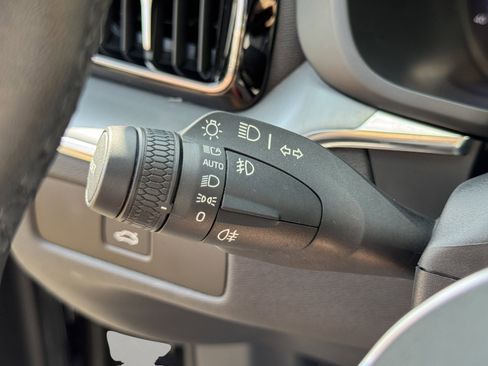 Used 2023 Volvo XC60 B5 Core image 49