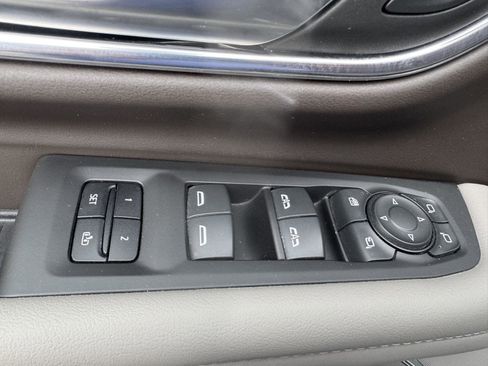 Used 2022 Chevrolet Suburban LT w/ LT Signature Package image 3