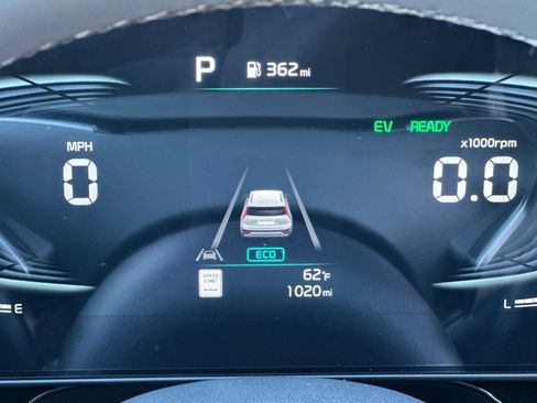 Used 2025 Kia Niro EX Touring image 23