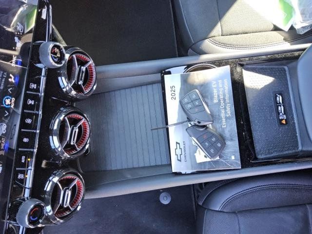 Used 2025 Chevrolet Blazer EV RS RWD image 12