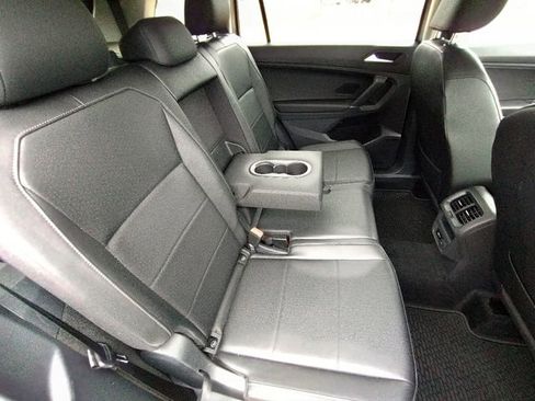 Used 2020 Volkswagen Tiguan SE image 56