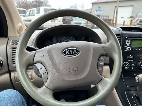 Used 2009 Kia Sedona LX w/ PWR Pkg image 16