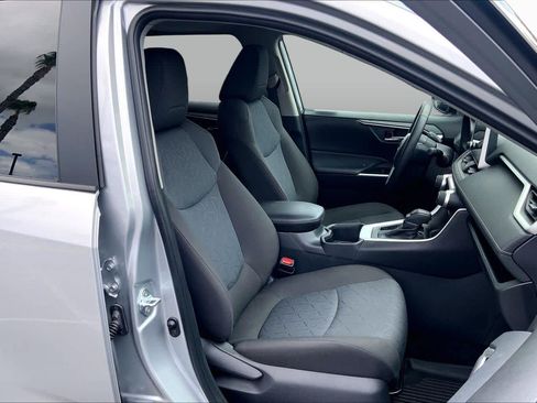 Used 2025 Toyota RAV4 XLE w/ Convenience Package FWD image 8
