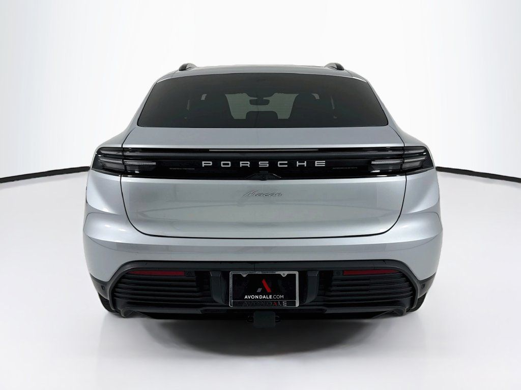 Certified 2025 Porsche Macan Electric RWD image 6