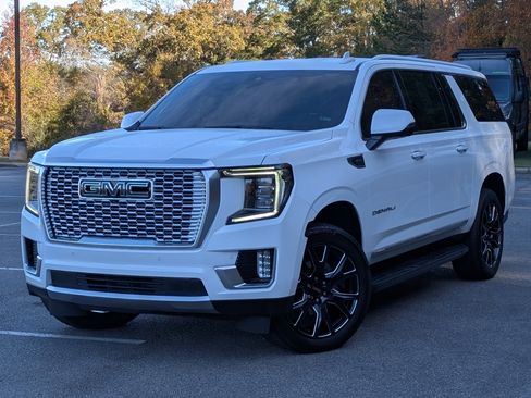 Used 2023 GMC Yukon XL Denali image 4