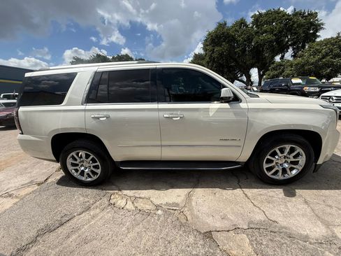 Used 2015 GMC Yukon Denali w/ Touring Package AWD/4WD image 8