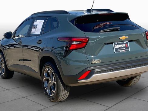 Used 2026 Chevrolet Trax LT w/ Sunroof Package FWD image 10
